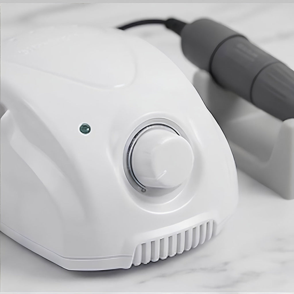 Micromoteur professionnel 65 W STRONG 210 avec sa poignée H200, inclus dans le Pack Pro Nailtec
