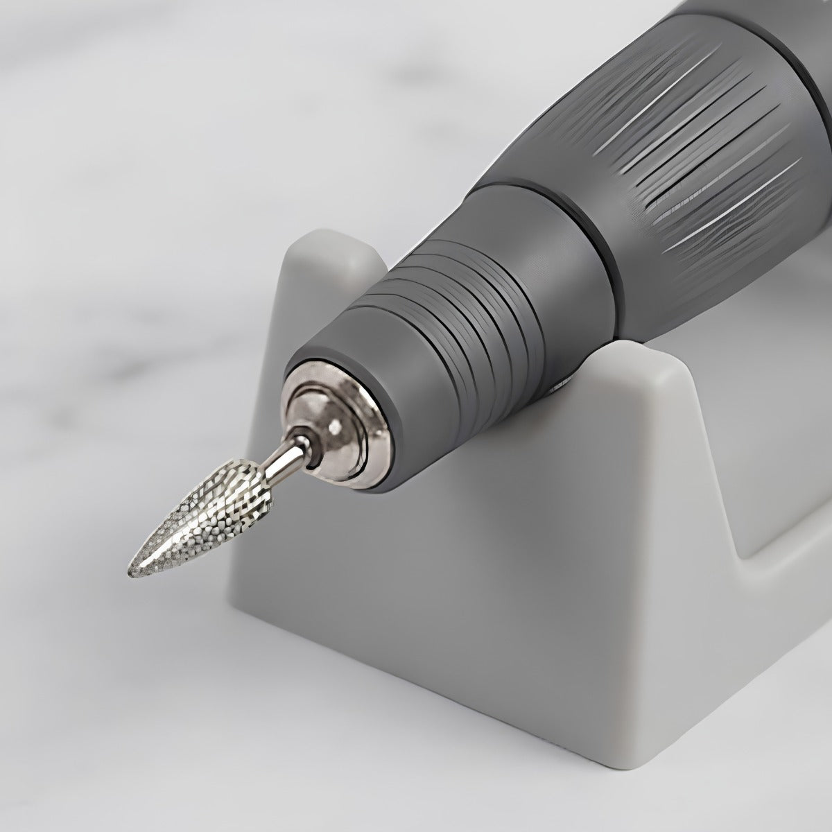 Pièce à main du micromoteur avec sa fraise